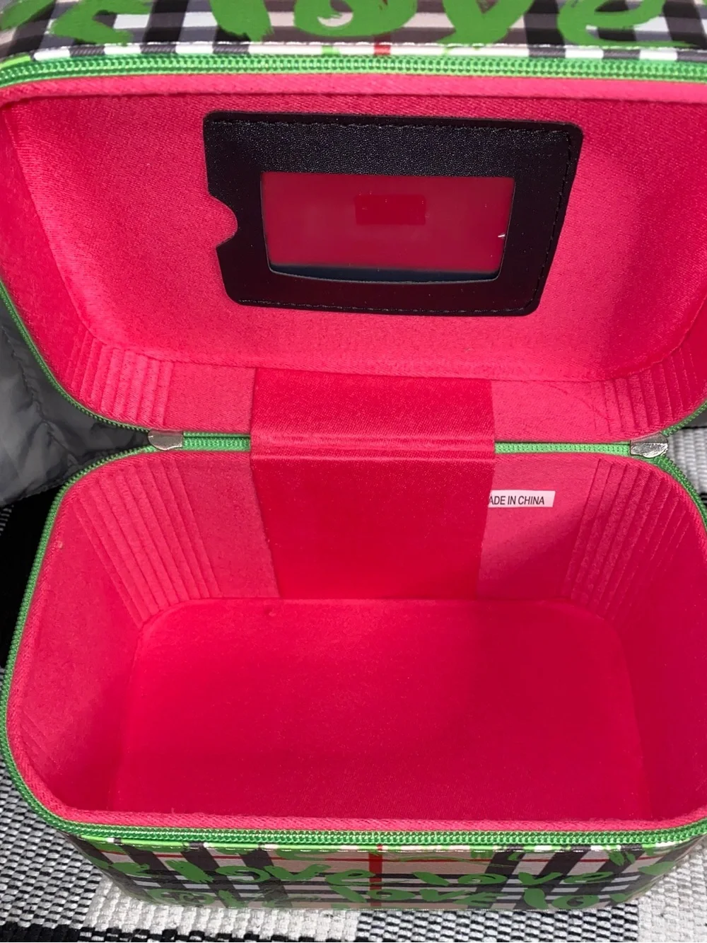 Stylish Plaid Cosmetic Case